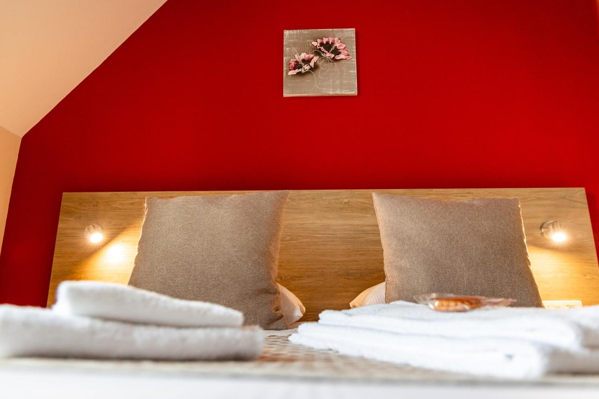 Le Bon Cap Hotell Plurien Exteriör bild